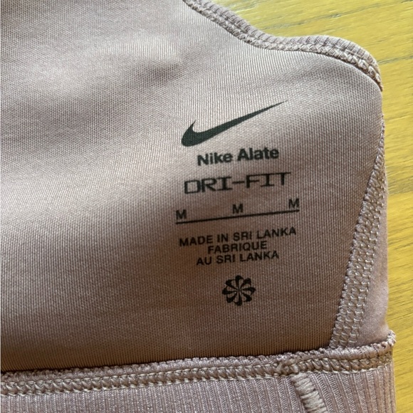 Nike Sports Bra | Women’s Sports Bra | Sports Bra Size Medium - Picture 5 of 6